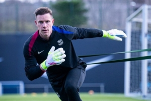 世体:特狮恢复取得明显进展,他正在提升节奏、跳跃和扑救反应