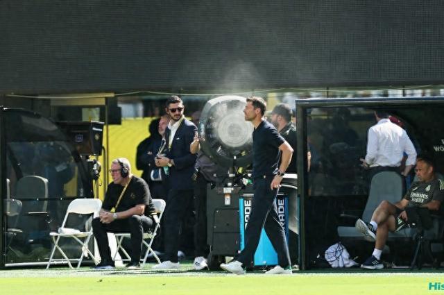 皇马进4强!43岁龙哥握拳庆祝:4次变阵 激活3人 大师级指挥