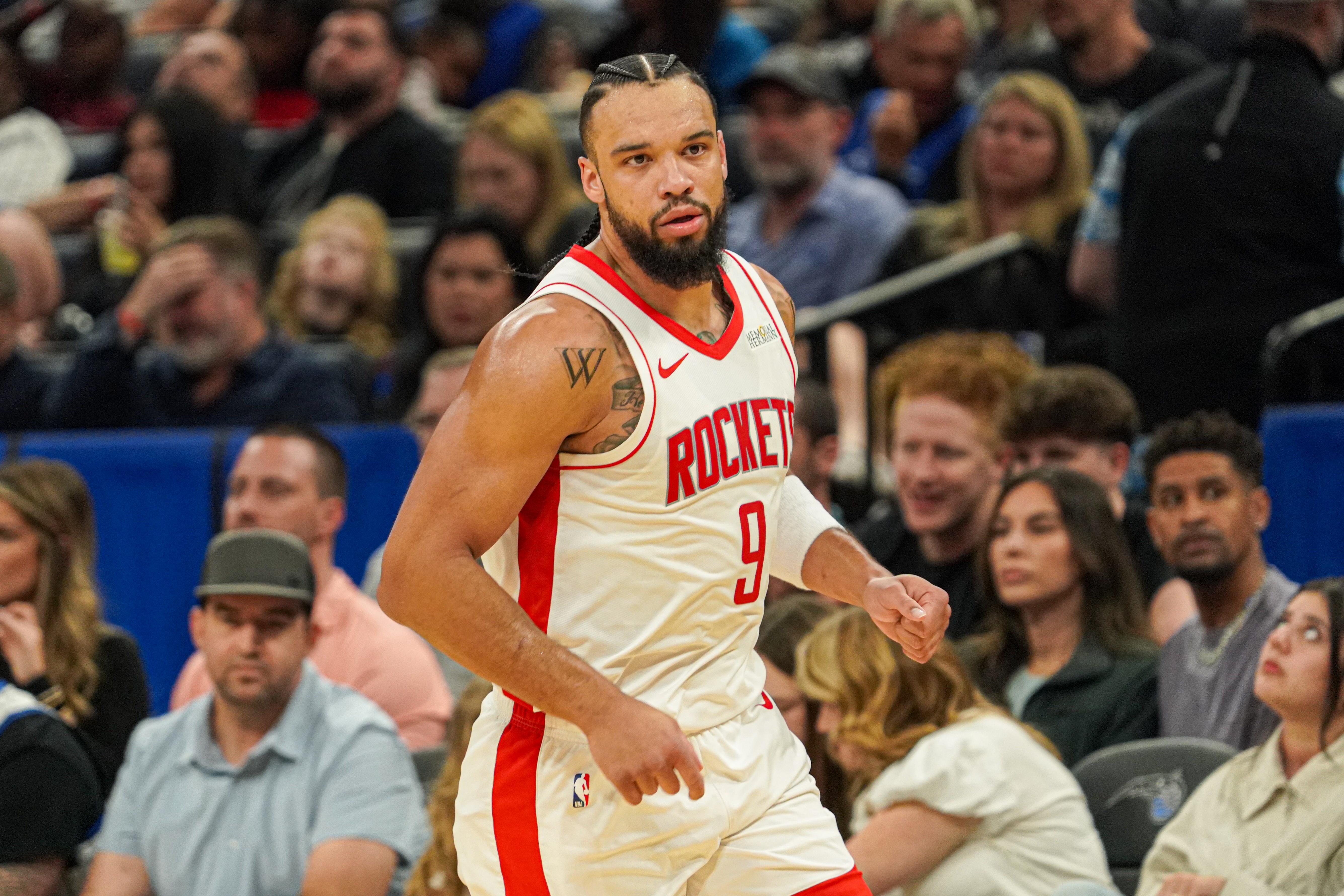 莱恩-霍林斯:狄龙场下是最安静&有礼貌的队友之一 他很照顾自己人