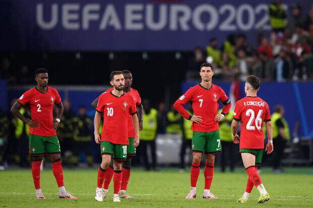 必赢体育-欧洲杯上为何让C罗连续首发？39岁的他还会被招吗？